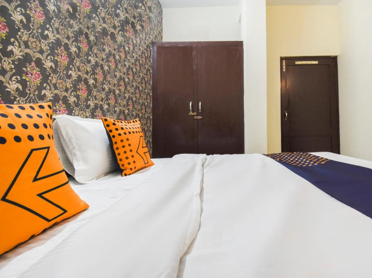Spot On 70295 Sky Inn Jalandhar Buitenkant foto