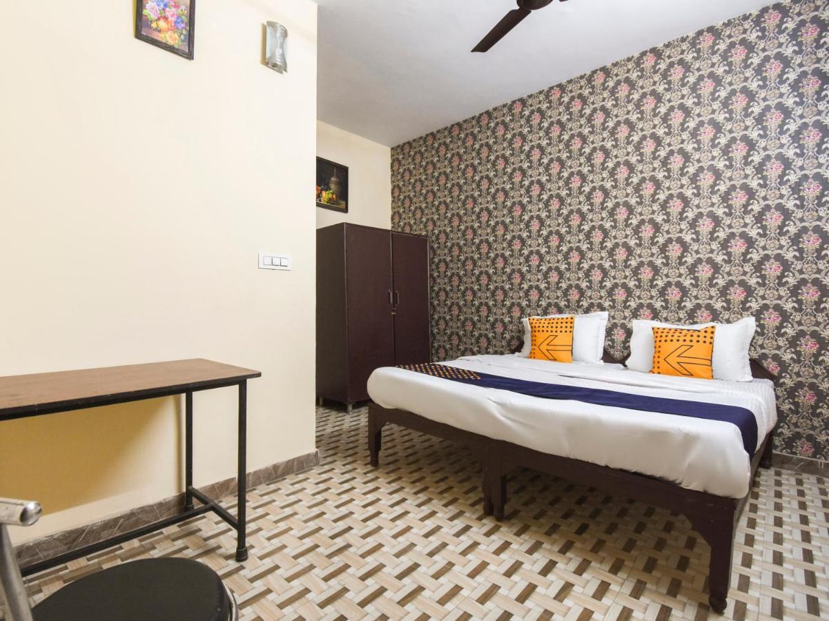 Spot On 70295 Sky Inn Jalandhar Buitenkant foto