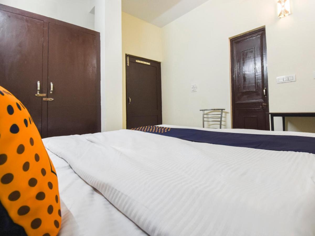 Spot On 70295 Sky Inn Jalandhar Buitenkant foto