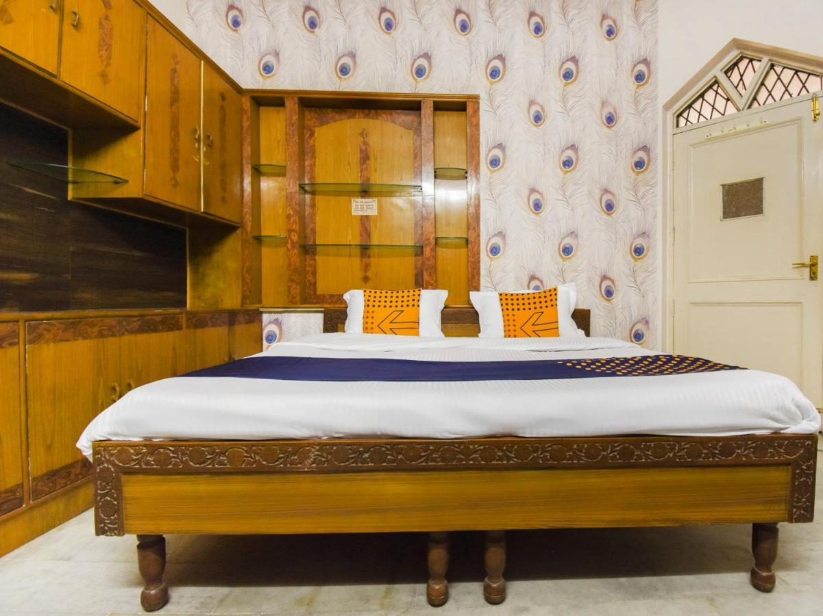 Spot On 70295 Sky Inn Jalandhar Buitenkant foto
