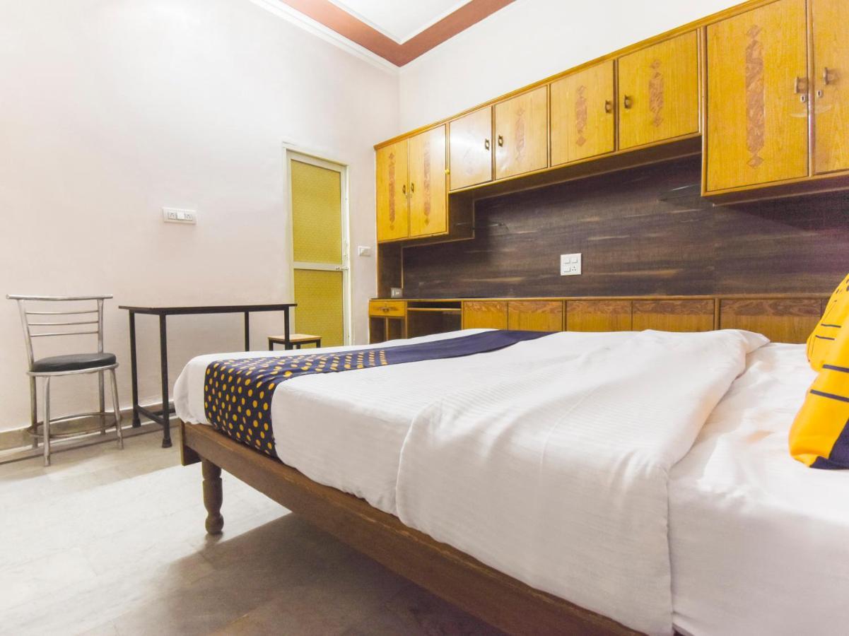 Spot On 70295 Sky Inn Jalandhar Buitenkant foto