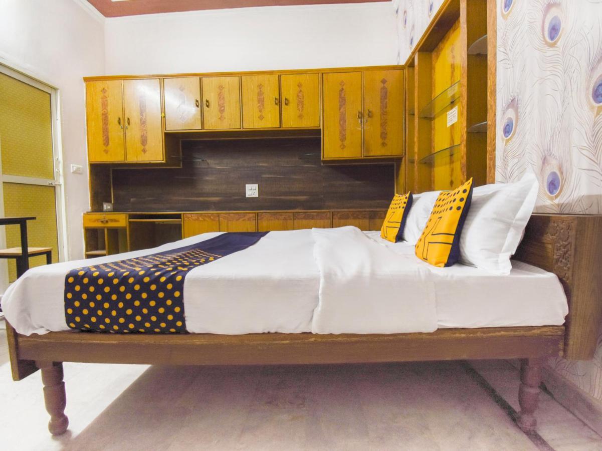 Spot On 70295 Sky Inn Jalandhar Buitenkant foto