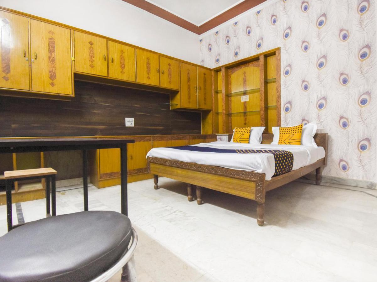 Spot On 70295 Sky Inn Jalandhar Buitenkant foto