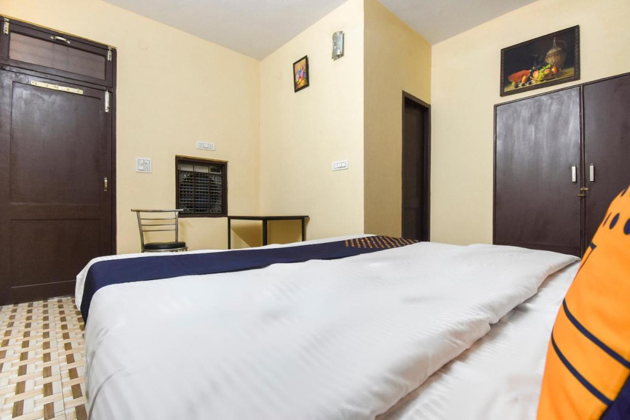 Spot On 70295 Sky Inn Jalandhar Buitenkant foto