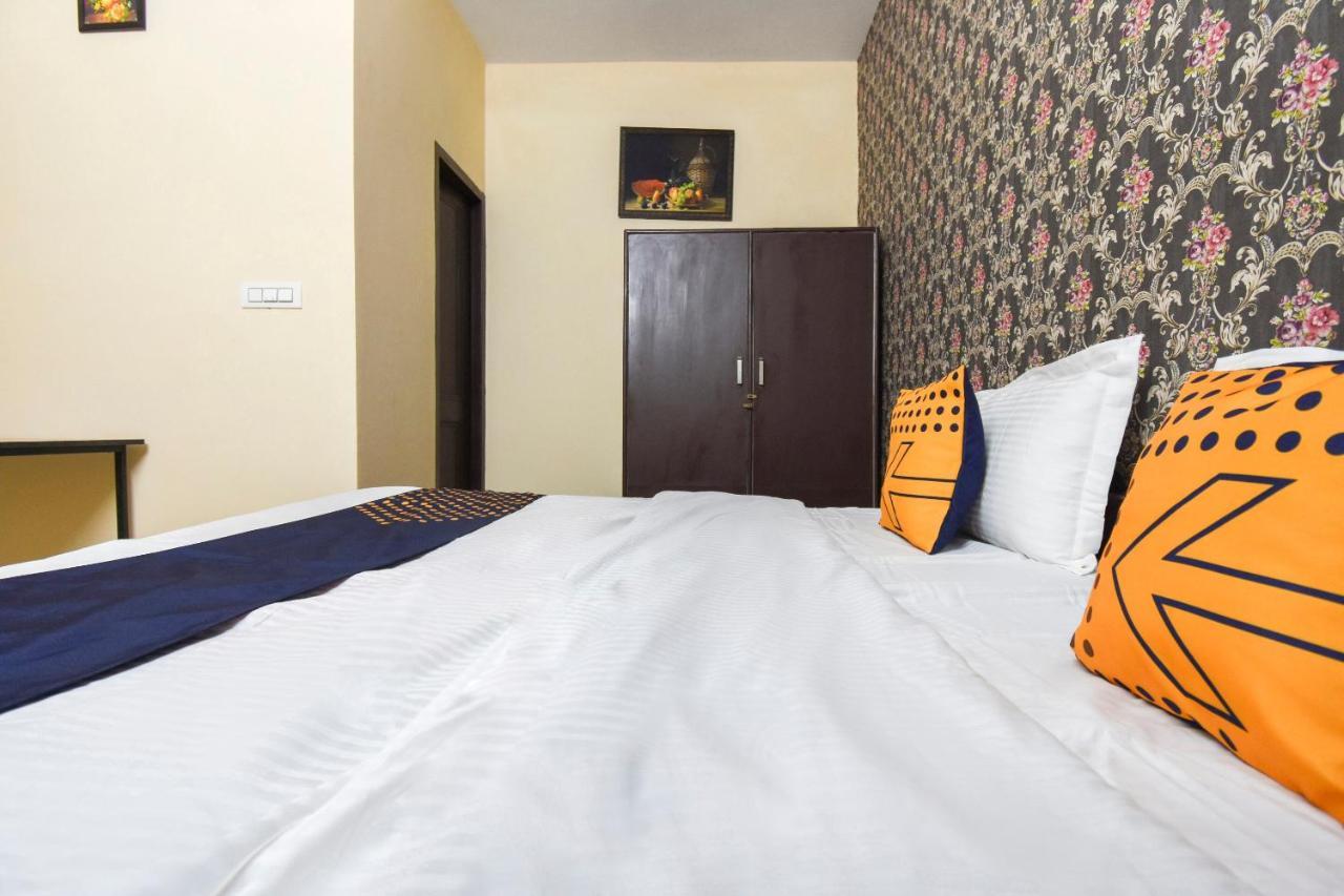 Spot On 70295 Sky Inn Jalandhar Buitenkant foto