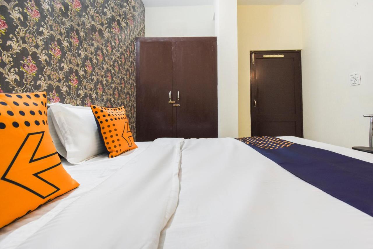Spot On 70295 Sky Inn Jalandhar Buitenkant foto