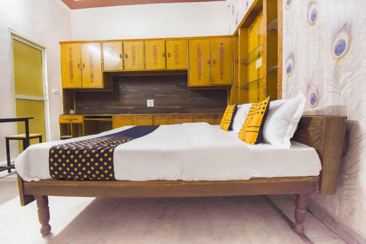 Spot On 70295 Sky Inn Jalandhar Buitenkant foto