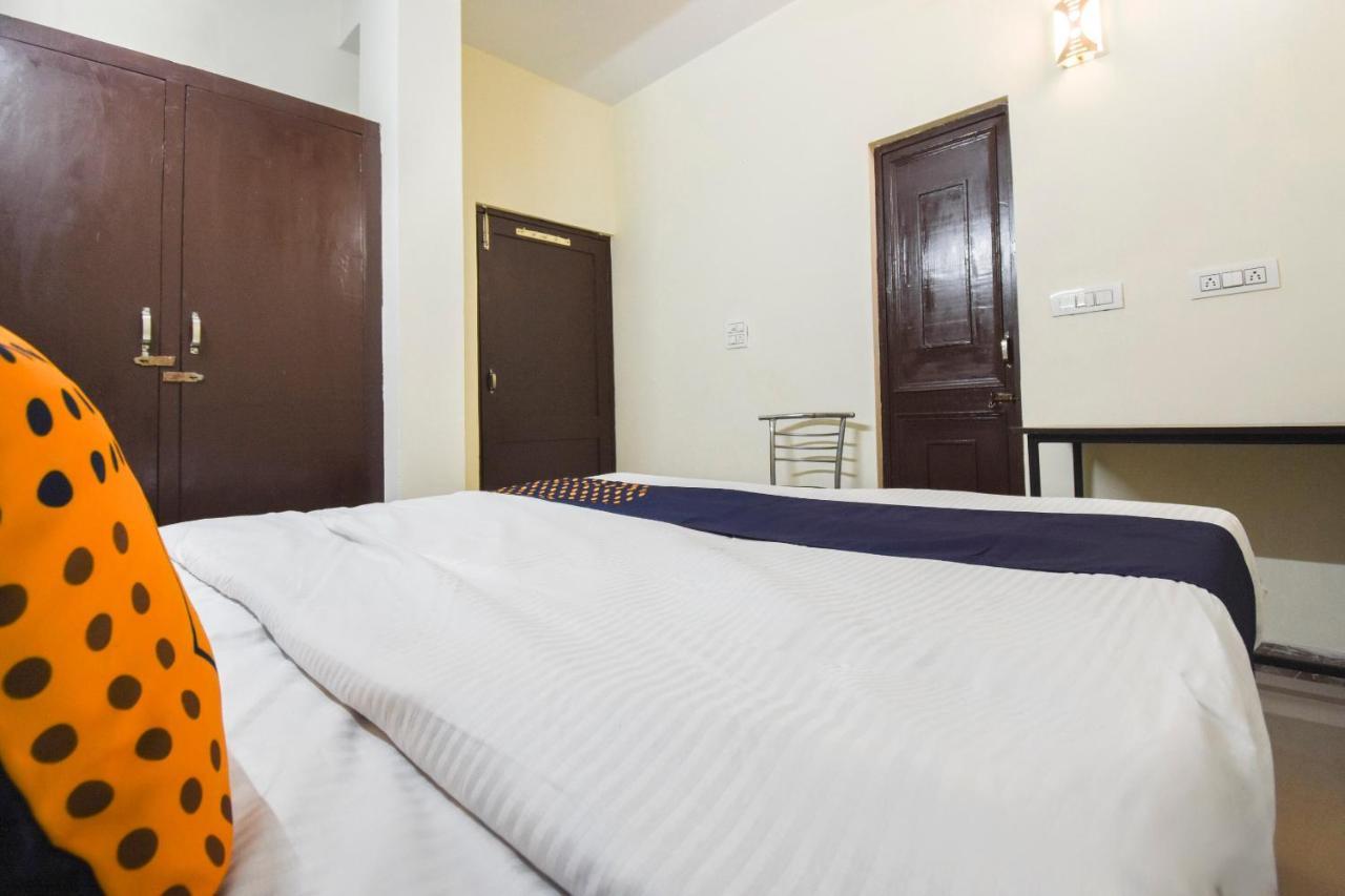 Spot On 70295 Sky Inn Jalandhar Buitenkant foto