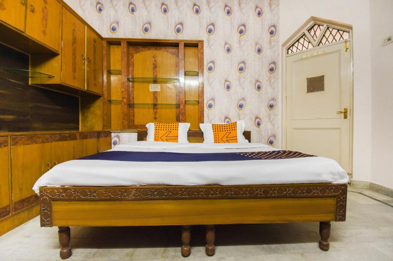 Spot On 70295 Sky Inn Jalandhar Buitenkant foto