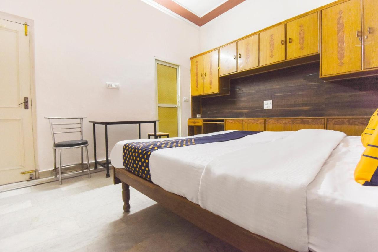Spot On 70295 Sky Inn Jalandhar Buitenkant foto